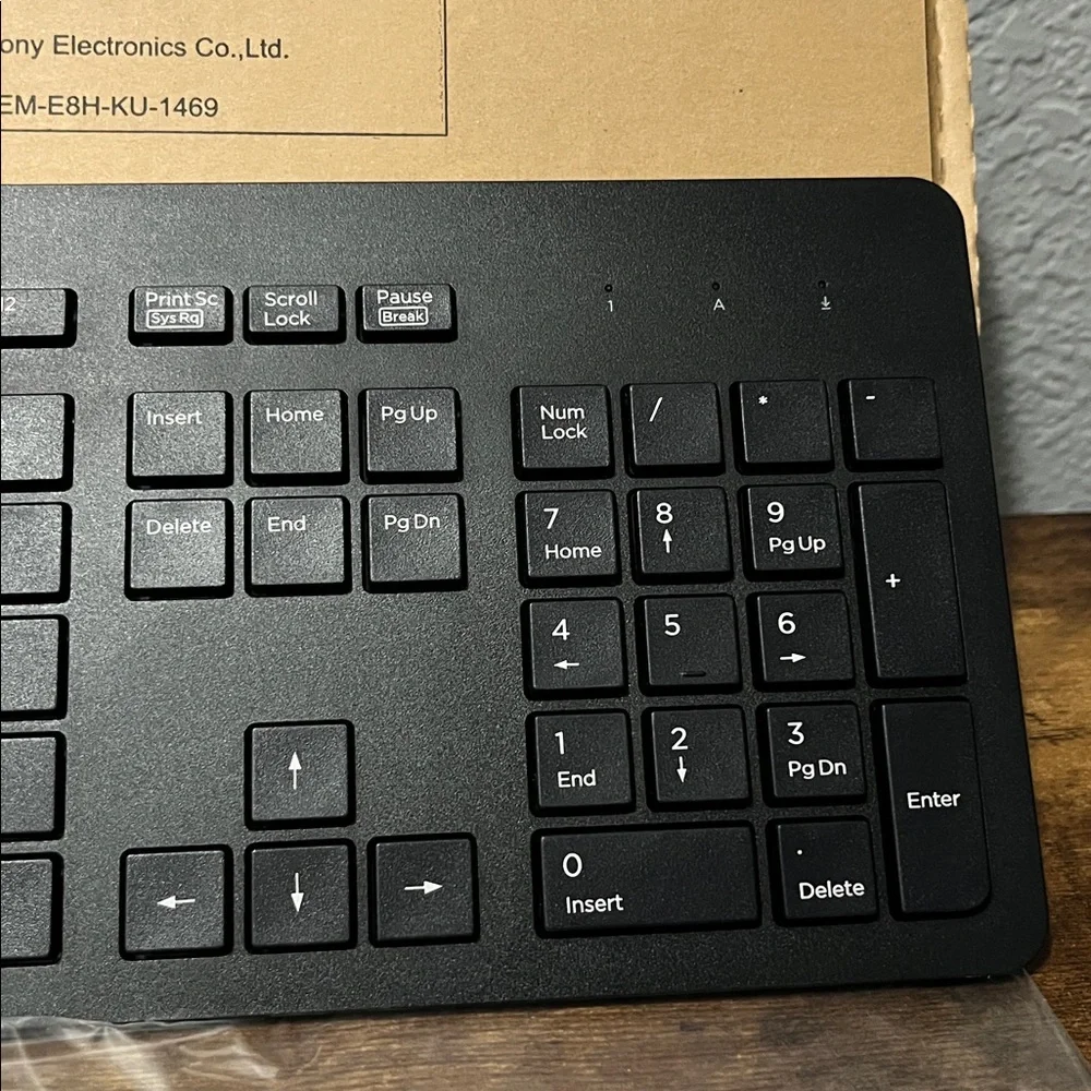 HP Black Wired USB Full-Size Keyboard with Numeric Keypad/ Slim style NWT!!
